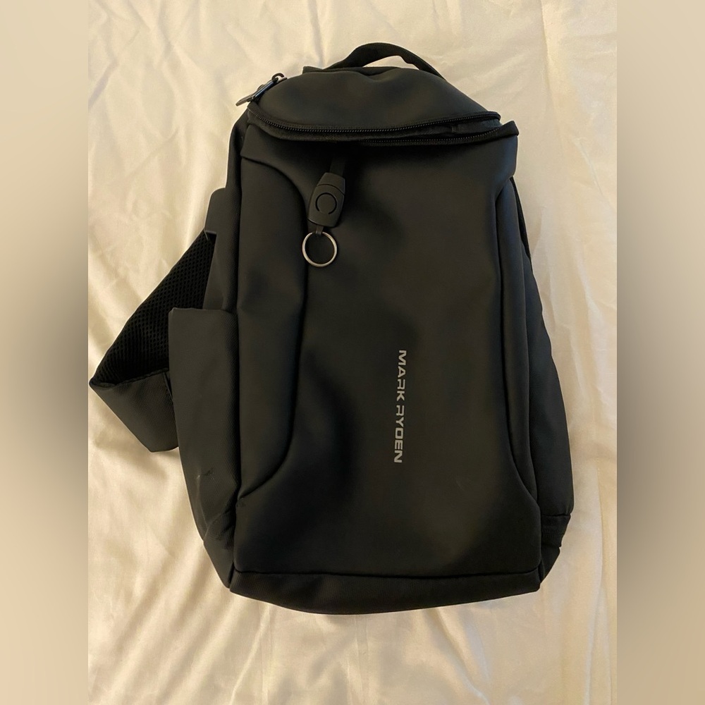 Men’s black bag for iPad or laptop.